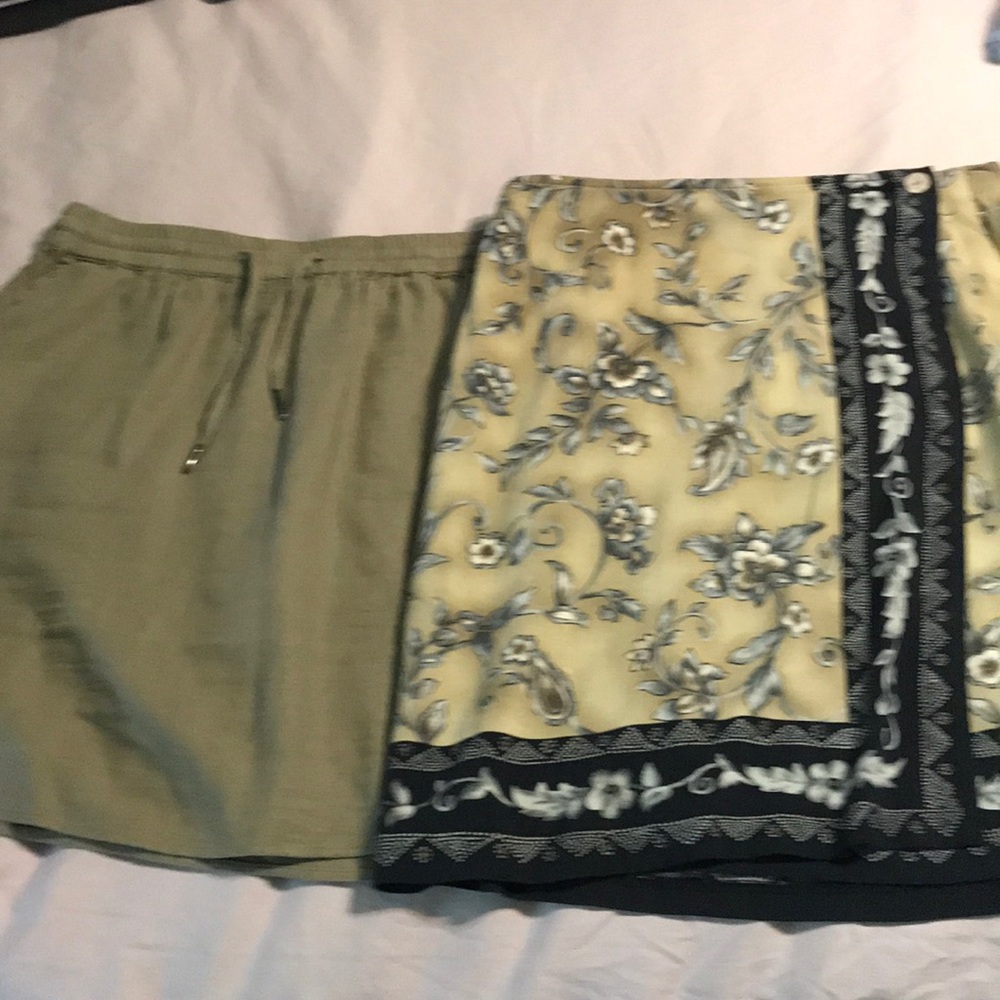 Bundle of 2 skirts